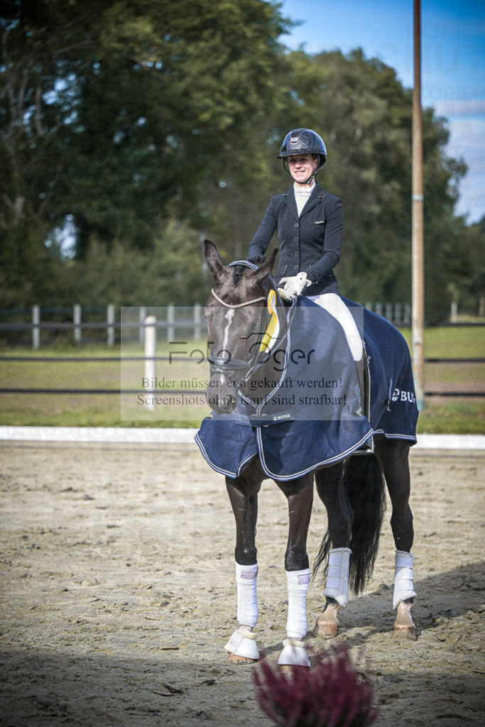 DOS_0012 | Entdecke hochwertige Reitturnierfotos von Foto Oger. Professionell, emotional und authentisch – jetzt Lieblingsmomente im Shop bestellen.Deutschlandweite Turnierfotografie. - Realisiert mit Pictrs.com
