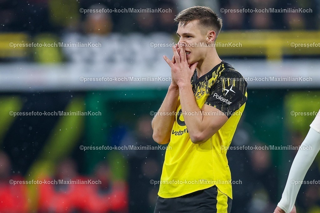 BVB02122501081 | 02.12.2025, Fußball, DFB-Pokal, Borussia Dortmund - Bayer 04 Leverkusen, Achtelfinale, Signal Iduna Park, Saison 2025 2026: Nico Schlotterbeck (BVB #04) rümpft Enttäuscht die Nase Enttäuschung Mimik Gestik DFB regulations prohibit any use of photographs as image sequences and or quasi-video.