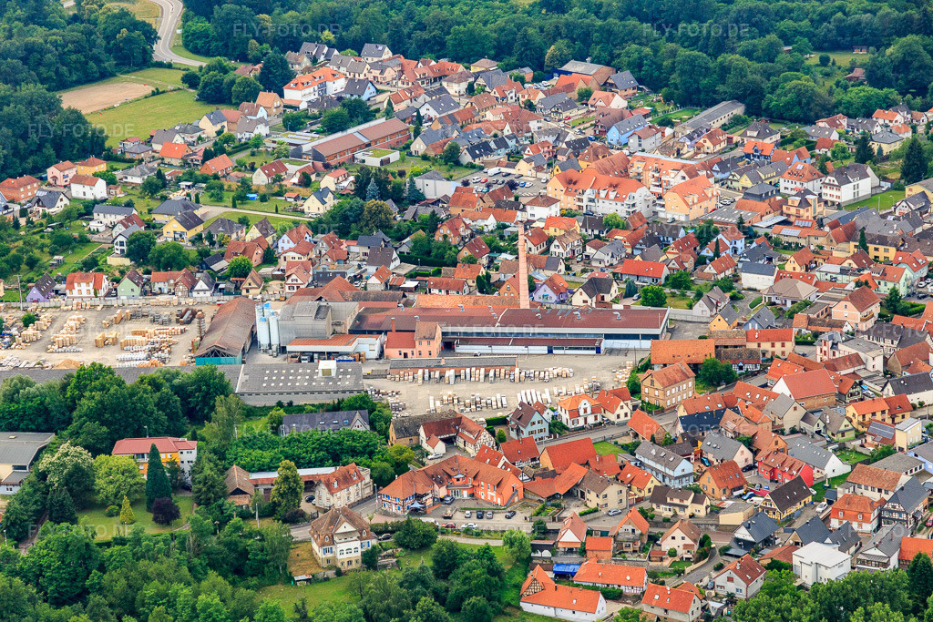 Luftbild: Poterie BECK in Soufflenheim im Bundesland Bas-Rhin in Frankreich. – Foto: IMG_107888.jpg vom 14.06.2018 durch Werner Riehm/FLY-FOTO.de – Auflösung des Originals: 5472 x 3648 px