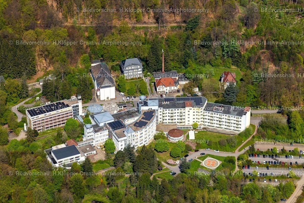 Luftbilder Hagen-1217 | LuftbildfotografieKlinikgelände und Helikopter - Landeplatz des Krankenhauses " VAMED Klinik Hagen-Ambrock " an der Straße Ambrocker Weg in Hagen im Ruhrgebiet im Bundesland Nordrhein-Westfalen, Deutschland - Realisiert mit Pictrs.com