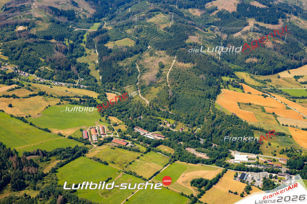 Das Luftbild zeigt : Gehren Ilmenau - Die Luftaufnahme wurde 2024 vom UL-Flugzeug aus erstellt ( keine Drohne ) - Hochauflösende Luftaufnahme - Für grossformatige Ausdrucke geeignet. Die Geschenkidee !Mit Lizenz und Bildrechte bestellbar