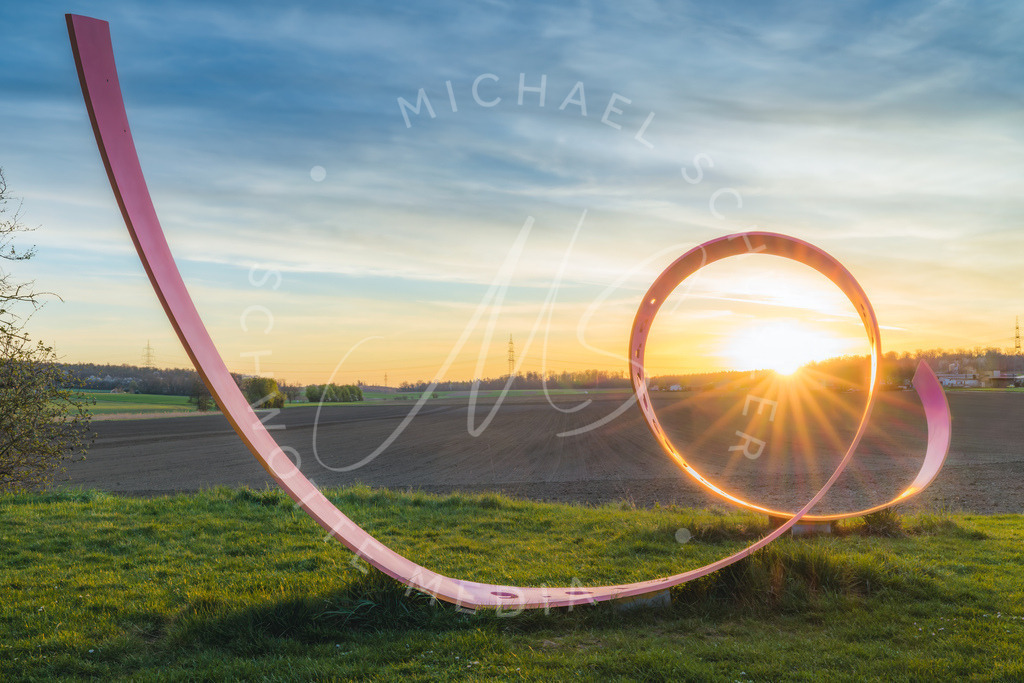 2025-04-08 Hemmingen Sonnenuntergang Seedamm Kunst 003 | Schwotte Media - Realisiert mit Pictrs.com