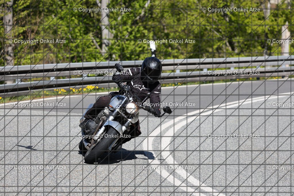 IMG_8378 | Fotograf am Kyffhäuser. Onkel Atze. Kyffhäuser Rennstrecke. Café36. Motorsportfotografie. - Realisiert mit Pictrs.com