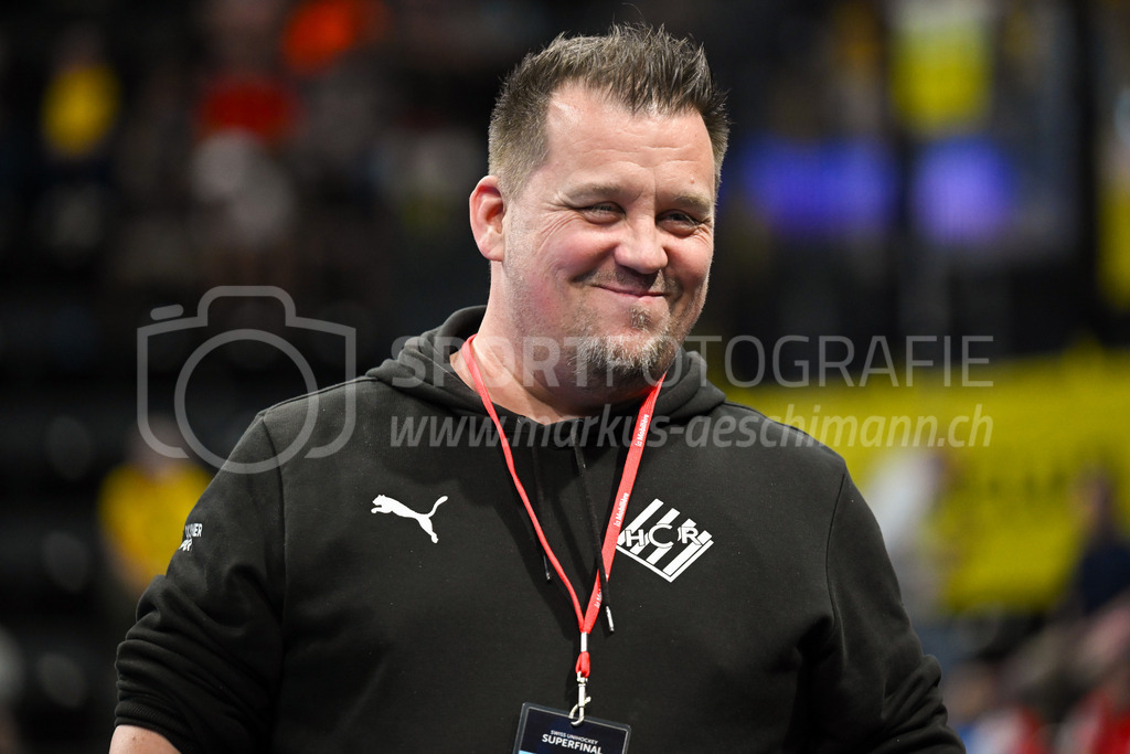 Zug United - HC Rychenberg - 25. April 2026 | Tero Kotilainen (Assistent HC Rychenberg) am L-UPL Superfinal-Spiel zwischen Zug United und HC Rychenberg am 25. April 2026 in der BCF Arena, Fribourg, Schweiz.Bild: Sportfotografie Markus Aeschimann | www.markus-aeschimann.ch - Realisiert mit Pictrs.com