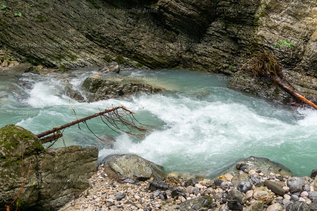 Gebirgsbach | Fotografie Photography Dresden Photoshooting  Fotoshooting Fotografin Dresdencity Bilder  Foto Dresdenvideos Kalender Postkarten Bilderdownload Portrait Hochzeitsfotografie Familienfotos Bewerbungsbilder Studiofotografie Fotograf Dresdenbilder Business - Realisiert mit Pictrs.com