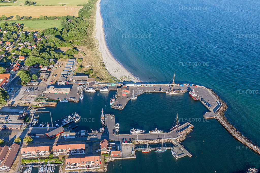 Luftbild: Ortsansicht in Borre im Bundesland Sjælland in Dänemark. Foto: IMG_108546.jpg vom 04.07.2018 durch Werner Riehm/FLY-FOTO.de