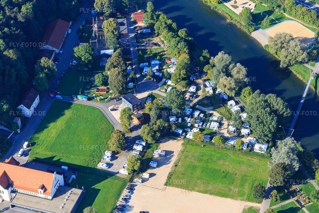 Luftbild: Wohnmobilstellplatz und Campingplatz Sigmaringen am Donauufer bei der Hängebrücke über die Donau in Sigmaringen im Bundesland Baden-Württemberg in Deutschland.Foto: IMG_094191.jpg vom 27.08.2016 durch Werner Riehm/FLY-FOTO.deWohnmobilstellplatz SigmaringenWWW.OUTANDBACK.DE