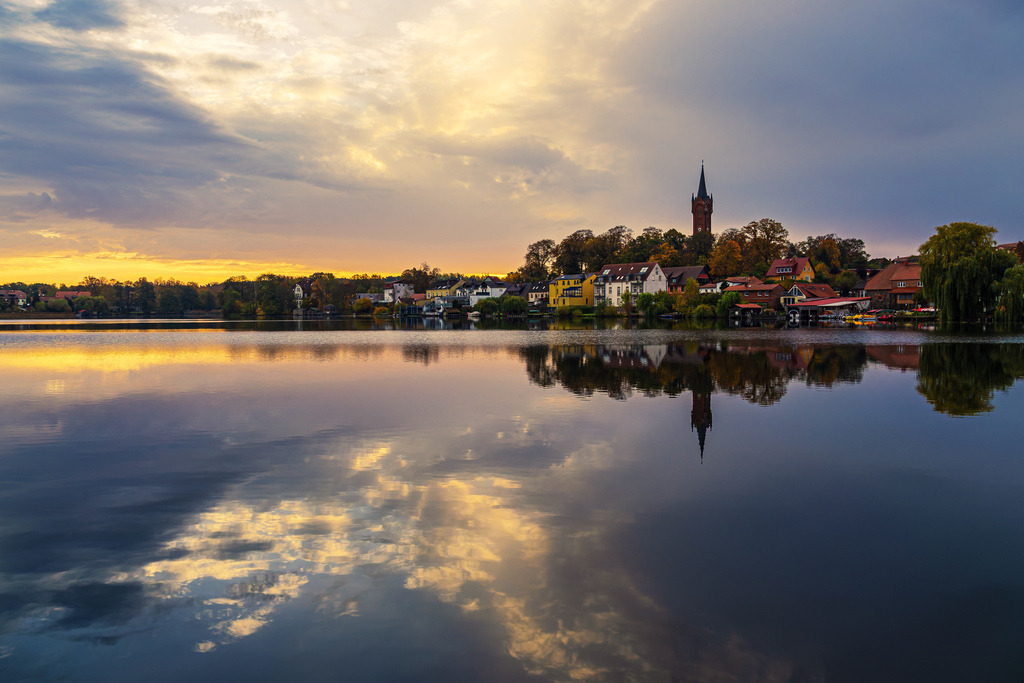 Blick über den Haussee auf die Stadt Feldberg | Blick über den Haussee auf die Stadt Feldberg.