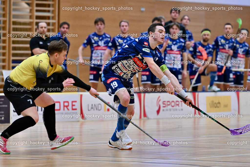 VSV Unihockey  vs. FBK Loka  | #7 Anže Podobnik FBK Loka, #19 Philipp Seiser VSV Unihockey, VSV Unihockey  vs. FBK Loka , VSV Unihockey  vs. FBK Loka  am 25.01.2026 in Villach (Ballspielhalle St. Martin), Austria, (Photo by Bernd Stefan)
