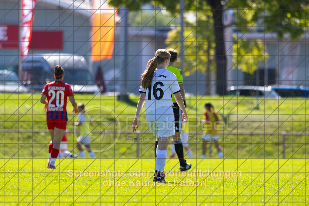 20260906_122346_0248_(c)_by_PhotoPeet | #,1.FC Donzdorf (weiß) vs. 1.FC Heidenheim 1846 (rot), Fußball, Frauen-Verbandspokal Gruppe 2, 2. Runde, Saison 2026/2027, Rasenplatz Lautertal Stadion, Süßener Straße 16, 73072 Donzdorf, 06.09.2026 - 11:00 Uhr,Foto: PhotoPeet / Sport- &amp; Eventfotografie / Peter Harich