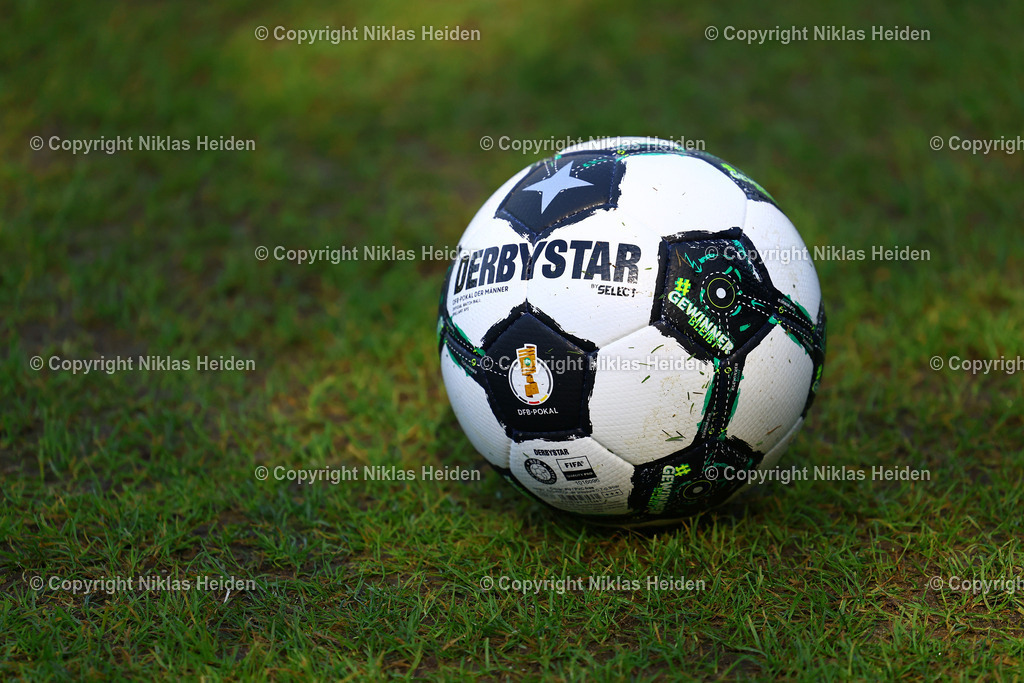 NH_HolsteinKiel_Training_13082025 | Spielball für den DFB-Pokal.Fußball I Herren I Training I Saison 2025-2026 I Holstein Kiel I 13.08.2025 I Citti-Fußballpark