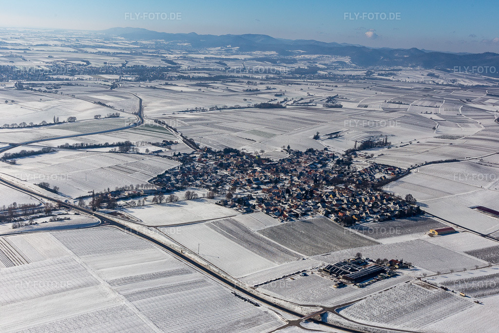 Luftbild: Winterluftbild im Schnee in Impflingen im Bundesland Rheinland-Pfalz in Deutschland. Foto: IMG_124724.jpg vom 11.02.2021 durch Werner Riehm/FLY-FOTO.de
