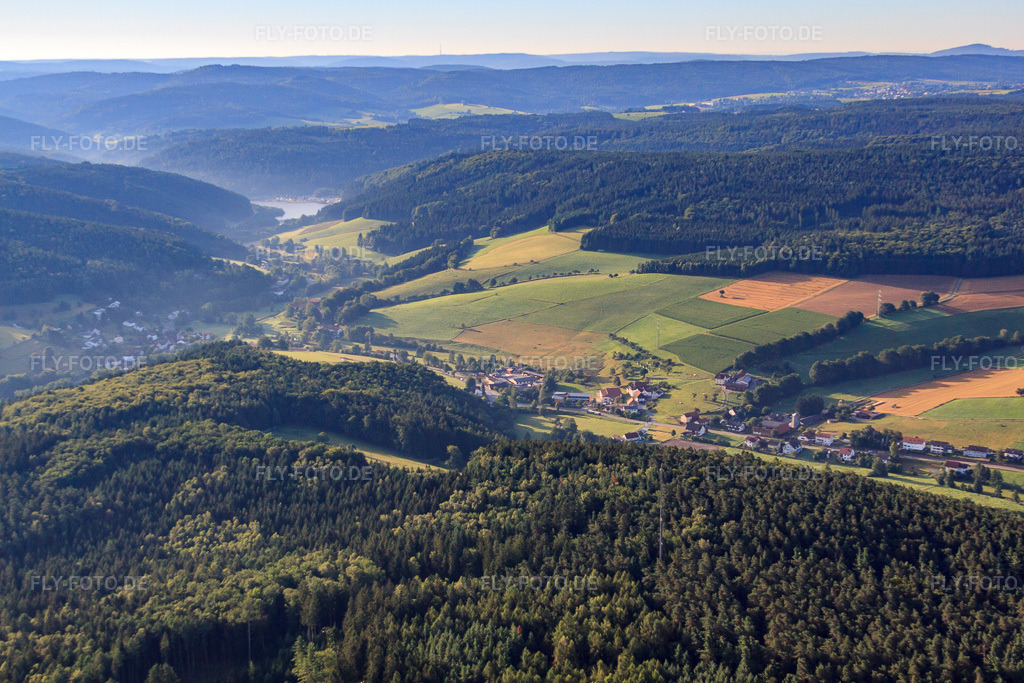 Luftbild: Ortsansicht von Nordwesten im Ortsteil Hüttenthal in Mossautal im Bundesland Hessen in Deutschland. Foto: IMG_52097.jpg vom 19.08.2012 durch Werner Riehm/FLY-FOTO.deAuflösung des Originals: 4752 x 3168 px