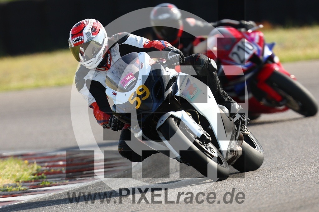 0210-20260426_00199 | Schöne Erinnerungen an spannende Momente - das festzuhalten ist unser Job. PIXELrace.de ist seit 2003 auf den Rennstrecken Europas unterwegs um die Action draußen beim Fahren und die wunderbare Stimmung imm Fahrerlager für euch einzufangen.