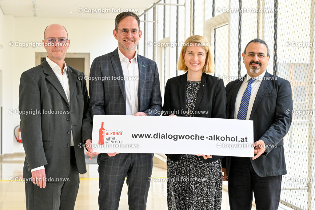 Pressekonferenz LH-StvIn Christine Haberlander (VP)_ Dialogwoche Alkohol_ 03.05.2023-1 | 03.05.2023, Presseclub Linz, AUT, Pressekonferenz LH-StvIn Christine Haberlander (VP), 4. Dialogwoche Alkohol, Alkohol in Oberoesterreich – Praevention, Beratung, Behandlung, Aktuelle OOe-Zahlen zum Konsum, im Bild Rainer Schmidbauer (Leiter Institut Suchtpraevention, pro mente Oberoesterreich), Michael Pecherstorfer (Vorsitzender des OeGK-Landesstellenausschusses), LH-StvIn Christine Haberlander (VP), Kurosch Yazdi-Zorn (Vorstand der Klinik für Psychiatrie mit Schwerpunkt Suchtmedizin, Kepler Universitaetsklinikum und Vorstandsvorsitzender pro mente Oberoesterreich)