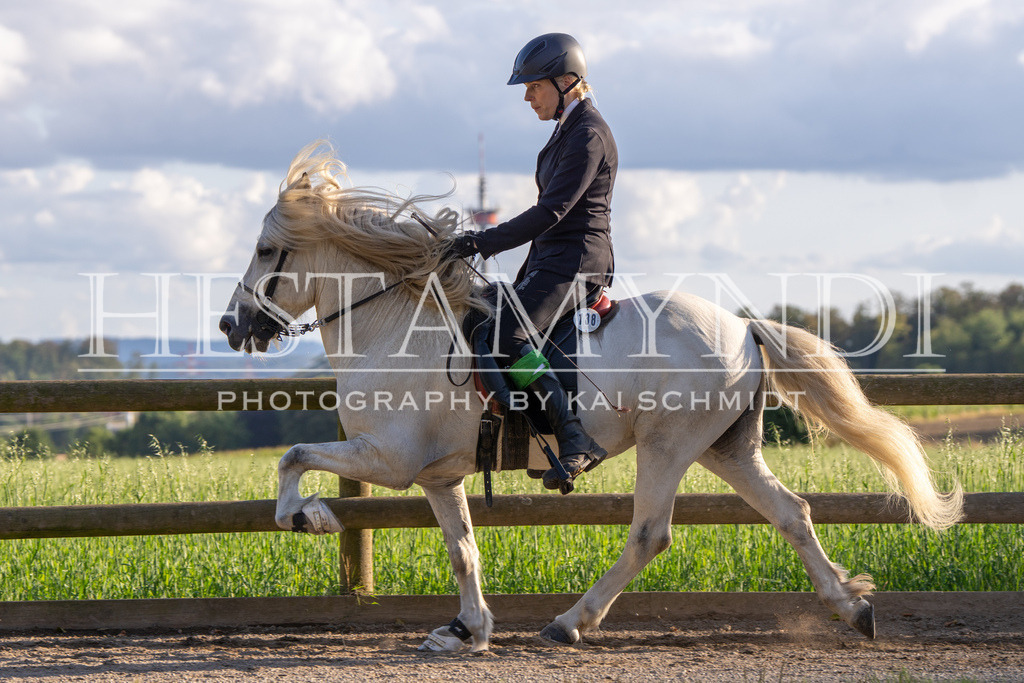 KAI09564 | Ihr sucht einen Fotografen für eure nächste OSI? Ich begleite auch euer Turnier für Islandpferde fotografisch.  - Realisiert mit Pictrs.com
