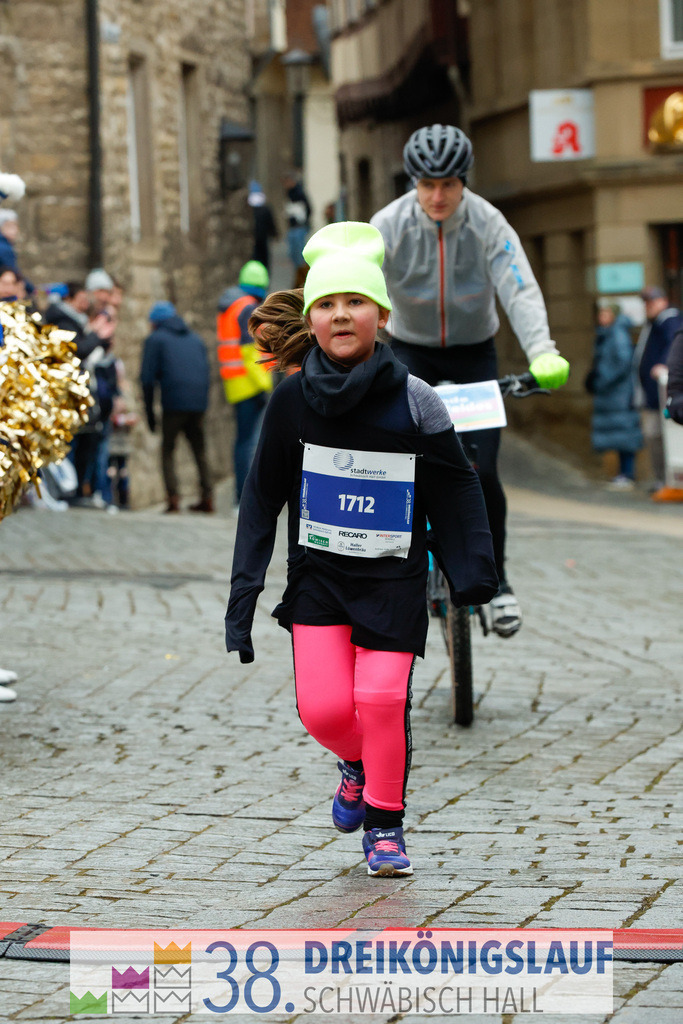 1700m Stadtwerke Jugendlauf | 3 Koenigslauf 2024 1700m Stadtwerke Jugendlauf - Realisiert mit Pictrs.com