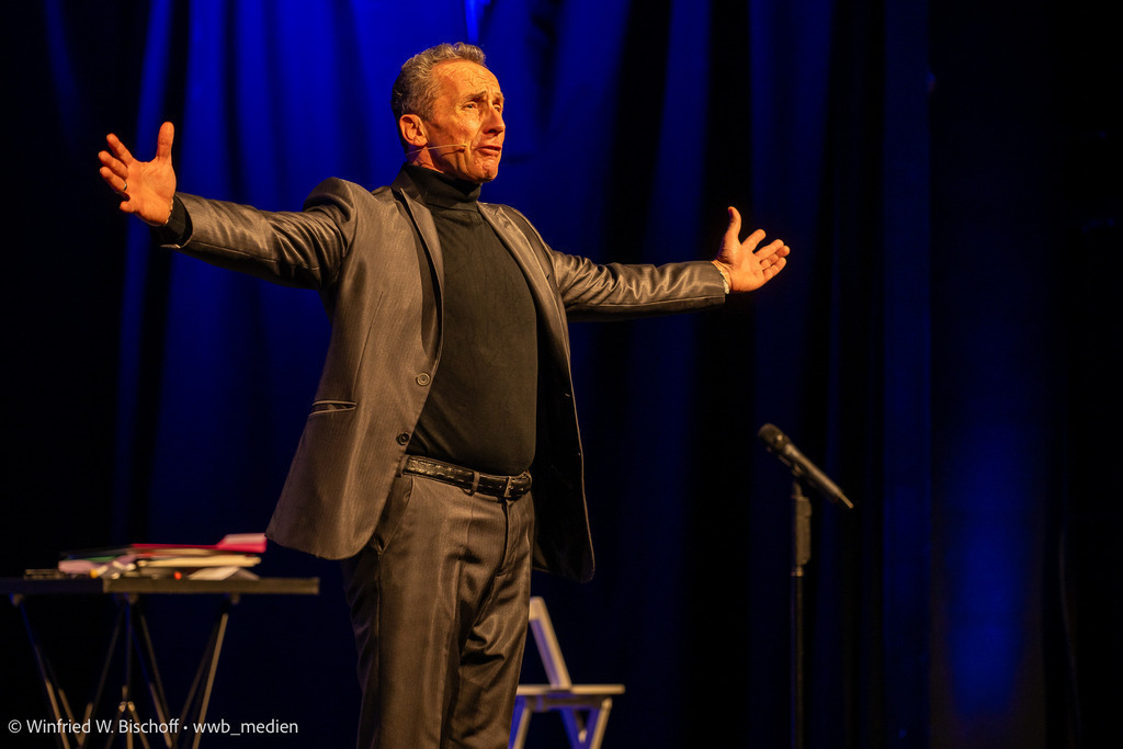 wwb-2412-0429 | <Fotografie> <Video> <Film> <Winfried Bischoff> - Realisiert mit Pictrs.com