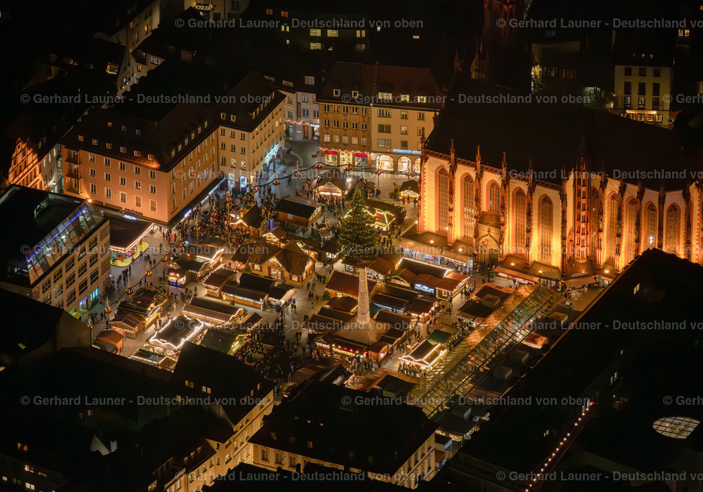 3906025 | Nachtaufnahme des Weihnachtsmarkts 2019