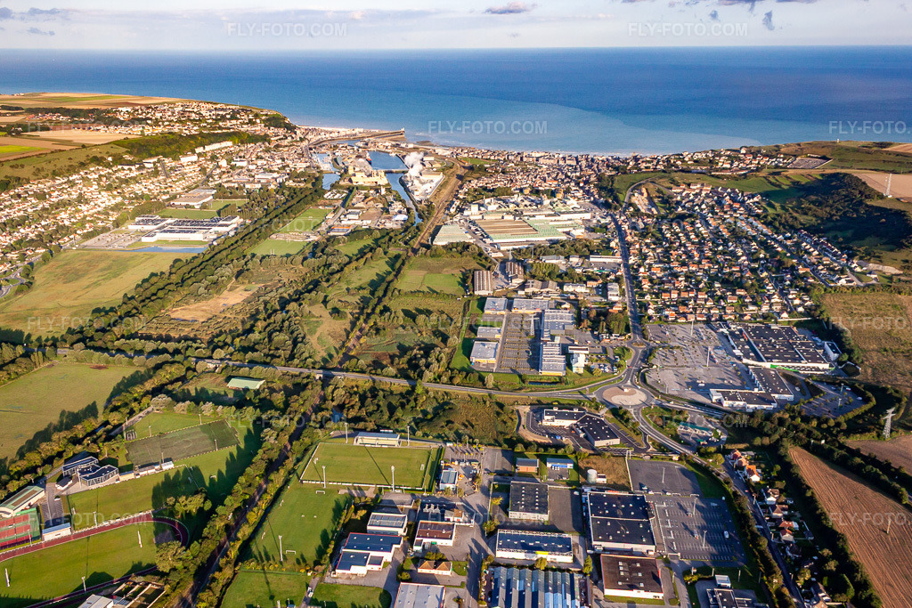 Aerial view: View of the town in the district Treport Moderne in Le Tréport in the state Seine-Maritime, France. – Photo: IMG_70769.jpg taken on 08/24/2014 by Werner Riehm/FLY-FOTO.com – Resolution of the original: 4439 x 2959 px