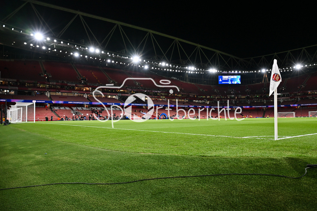 Arsenal FC - FC Bayern München | LONDON, ENGLAND - 26. NOVEMBER: Das Emirates Stadium wartet in London erwartet die Bayern zum Spitzenspiel in der Champions League vor dem Ligaspiel zwischen Arsenal London und dem FC Bayern München am 5. Spieltag der UEFA Champions League im Emirates Stadium am 26.11.2025 / Symbolbild