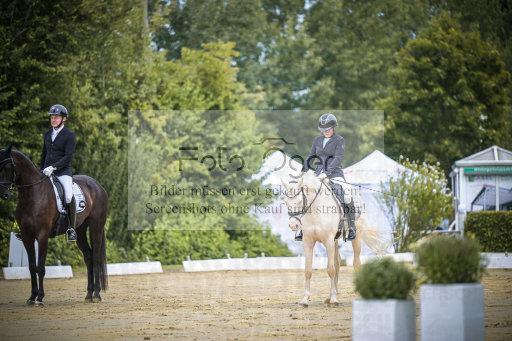 DOS_0848 | Entdecke hochwertige Reitturnierfotos von Foto Oger. Professionell, emotional und authentisch – jetzt Lieblingsmomente im Shop bestellen.Deutschlandweite Turnierfotografie. - Realisiert mit Pictrs.com