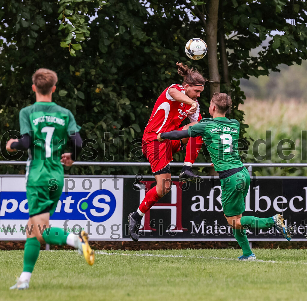 2023-08-06_073_SpVgg_Neuching_gegen_SG_Hoerlkofen-Woerth | Neuching, Deutschland, 06.08.2023:
Fußball, A-Klasse 2023 / 2024, 1. Spieltag, SpVgg Neuching gegen SG Hörlkofen/Wörth, Endergebnis: 0:0

Moritz Neumann (SG Hörlkofen/Wörth, #3), Til Koschewa (SpVgg Neuching, #9)

Foto: Christian Riedel / fotografie-riedel.net