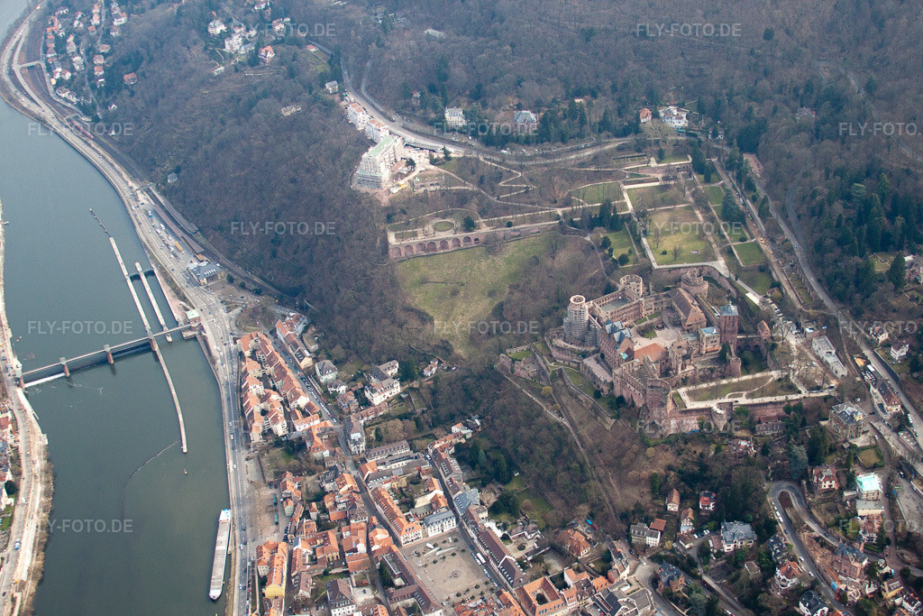 Luftbild: Schloß im Ortsteil Kernaltstadt in Heidelberg im Bundesland Baden-Württemberg in Deutschland. Foto: IMG_37902.jpg vom 12.03.2011 durch Werner Riehm/FLY-FOTO.de