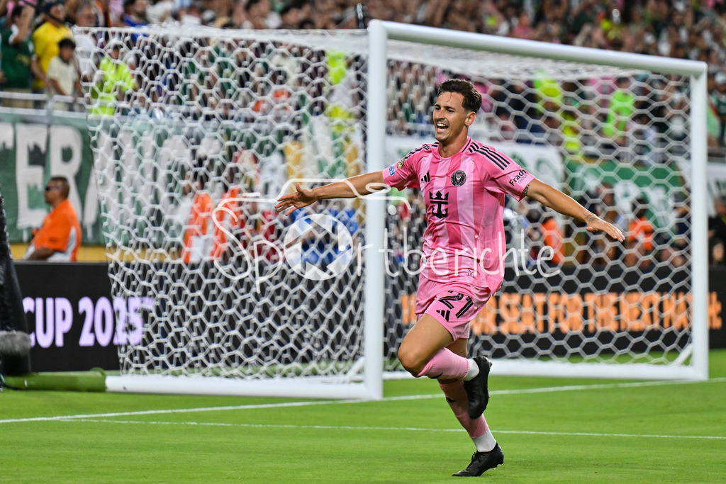 Inter Miami CF - Palmeiras Sao Paulo | Jubel nach dem Treffer zum 1-0 durch Tadeo ALLENDE (Inter Miami 21) / Tor / Torschuetze / Freude / Happy / FIFA Club World Cup: Inter Miami CF - Palmeiras Sao Paulo, Hard Rock Stadium am 23.06.2025 / NOT FOR SALE IN USA