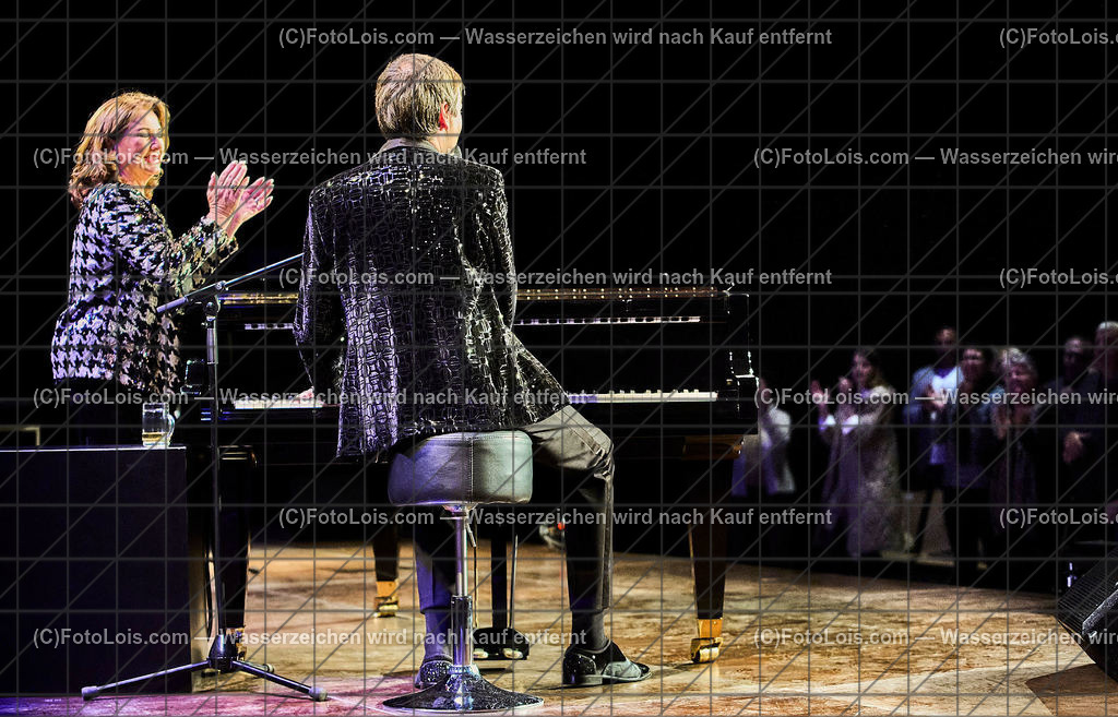 ALP2586_Udo Juergens-STORY_Parker-BeneschFurrer | Hochzeitsfotograf mit dem Blick für´s Wesentliche, Firmung, Erstkommunion, Firmenfeiern, Sportfotoservice, Reproduktionen, Konzertfotografie, Pressefotografie, Luftbildfotografie, Innenarchitektur, Werbefotografie, Sponsoren-Livebildfotografie.