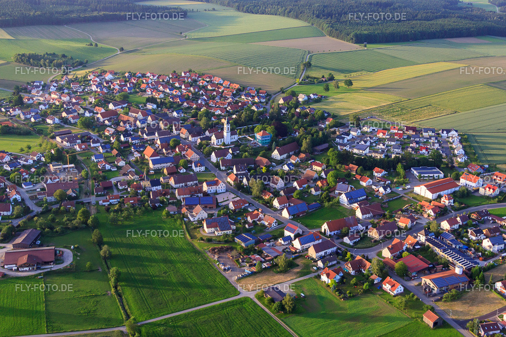 Dorfansicht aus Süden | Luftbild: Dorfansicht aus Süden im Ortsteil Stafflangen in Biberach im Bundesland Baden-Württemberg in Deutschland. Foto: IMG_67457.jpg vom 08.06.2014 durch Werner Riehm/FLY-FOTO.de - Realisiert mit Pictrs.com