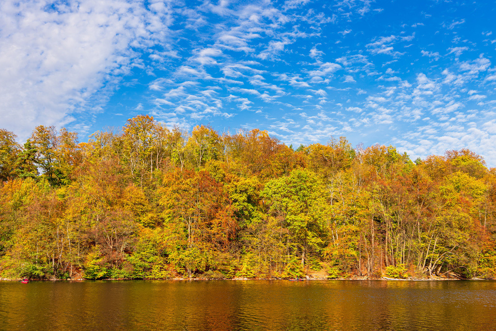 Blick über den See Schmaler Luzin auf die herbstliche Feldberger Seenlandschaft | Blick über den See Schmaler Luzin auf die herbstliche Feldberger Seenlandschaft.