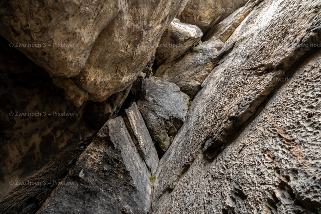 Frienstein_Idagrotte_Felswand_Felsspalt_Verwitterung | 2022-09-02_Waldbrandgebiete_2 - Realisiert mit Pictrs.com