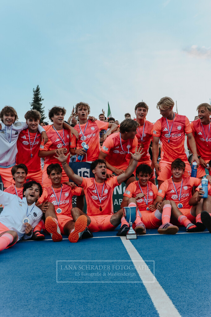 EM_MU18_F_GER-BEL_Lille_bearbeitet_Pokalbilder (40 von 137) | lanaschraderfotografie - Realisiert mit Pictrs.com