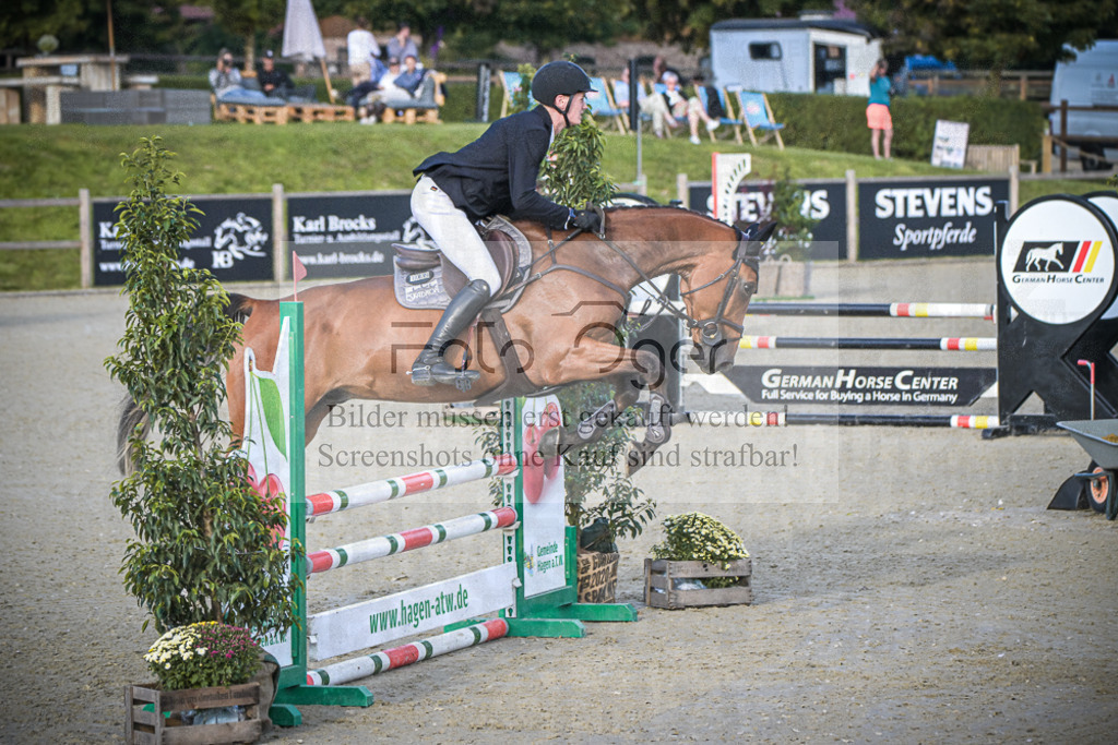 DOS_7911 | Entdecke hochwertige Reitturnierfotos von Foto Oger. Professionell, emotional und authentisch – jetzt Lieblingsmomente im Shop bestellen.Deutschlandweite Turnierfotografie. - Realisiert mit Pictrs.com