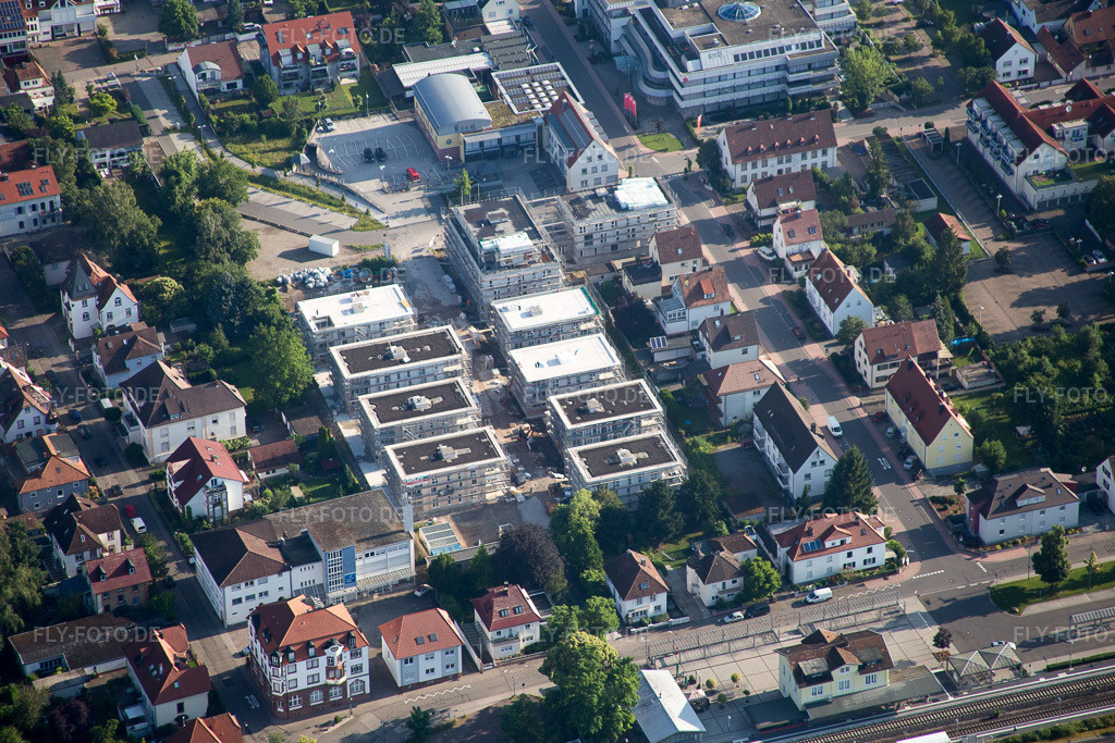 Luftbild: Gebäude- Ensemble- Baustellen zum Neubau eines Stadtquartiers 'Im Stadtkern' in Kandel im Bundesland Rheinland-Pfalz in Deutschland. Foto: IMG_089995.jpg vom 26.06.2016 durch Werner Riehm/FLY-FOTO.de