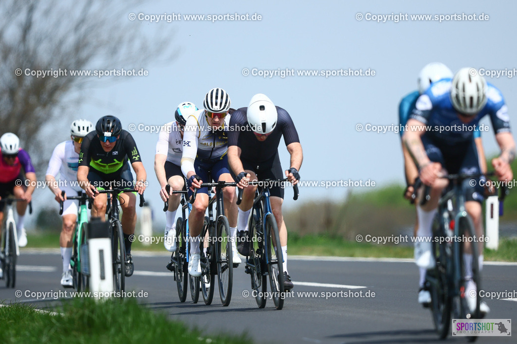 493_TRA55718 | Neusiedlersee Radmarathon 2026@sportshot_your_pictrs #yourpictures#roadtowm2029 #nrm #neusiedlerseeradmarathon #neusiedlersee #neusiedlerseetourismus #burgenland #mörbisch #nrm26 #burgenlandtourismus #voglundco #poweredbyburgenlandtourismus #radsport #rad #marathon #ucigranfondo #visitburgenland #ucigranfondoworldseries