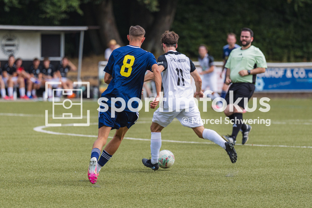 Wuppertaler Tennis-Stadtmeisterschaften | Yannik Hünninghaus (TSV 05 Ronsdorf) beim Pass. TSV 05 Ronsdorf gegen SC 1920 Oberhausen, Niederrheinpokal, 1. Runde, Kunstrasenplatz Sportplatz Parkstraße, Wuppertal, 09.08.2026. - Realisiert mit Pictrs.com