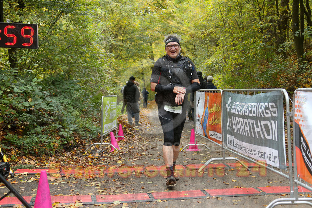 251026_1335_EX1_3704 | Sportfotografie im Rhein-Sieg Kreis, Köln, Bonn, NRW, Rheinland Pfalz, Hessen, etc. Unser Tätigkeitsfeld umfasst den Laufsport vom Volkslauf über den Marathon, Duathlon, Triathon bis zum Ultralauf wie Kölnpfad Ultra oder Schindertrail.