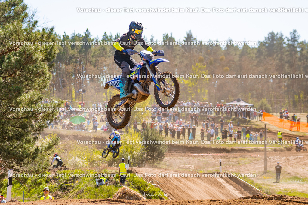 20260501_MCWriezen-3069 | Sportfotografin aus Berlin-Brandenburg mit Fokus auf Motocross. Ich halte deine sportliche Leistung und echte Emotionen auf und neben der Strecke professionell fest. Entdecke die Fotos von deinem Rennen und bestelle sie direkt hier im Shop.