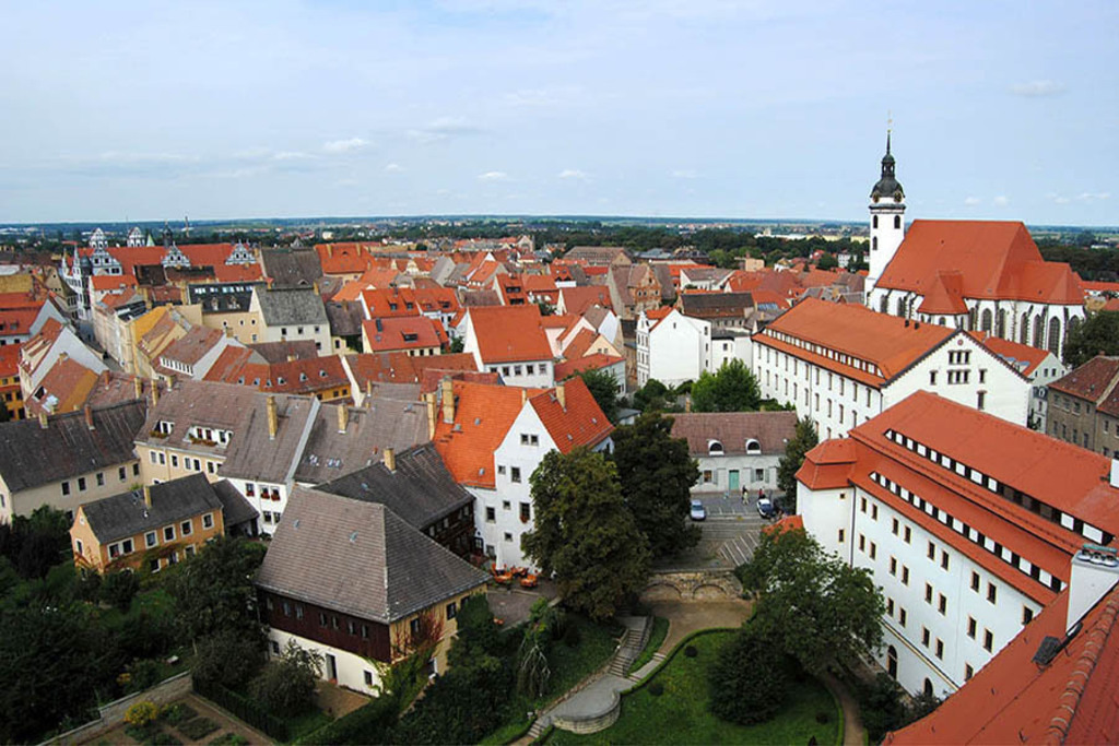 Torgau - Blick zur Stadtkirche St. Marien | Entdecke über 20 Kategorien Leipzig-Motive: Foto-Downloads, hochwertige Poster, Leinwand- & Fine-Art-Prints. Jetzt Lieblingsfoto im Bildlexikon Leipzig Shop bestellen!