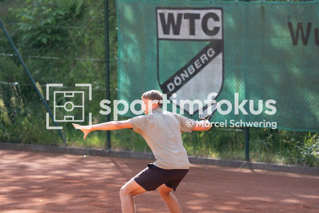 Wuppertaler Tennis-Stadtmeisterschaften | Jonas Poswiat (Solinger TC 1902) in Aktion. Herren-Finale der Wuppertaler Tennis-Stadtmeisterschaften, Wuppertal, 09.08.2026. - Realisiert mit Pictrs.com