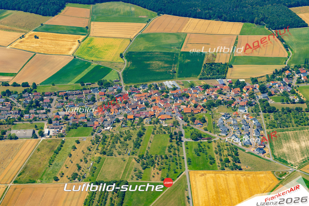 Das Luftbild zeigt : Röttbach Kreuzwertheim - Die Luftaufnahme wurde 2023 vom UL-Flugzeug aus erstellt ( keine Drohne ) - Hochauflösende Luftaufnahme - Für grossformatige Ausdrucke geeignet. Die Geschenkidee !Mit Lizenz und Bildrechte bestellbar
