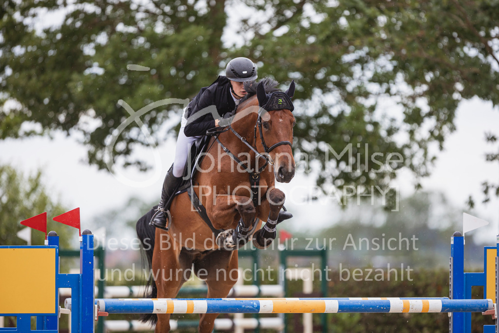 240614_Lemwerder_M2-Springen-471 | Deine schönsten Turniermomente als professionelle Fotos! Entdecke hochwertige Pferdesport-Fotografie im Online-Shop. Jetzt Fotos finden & bestellen!