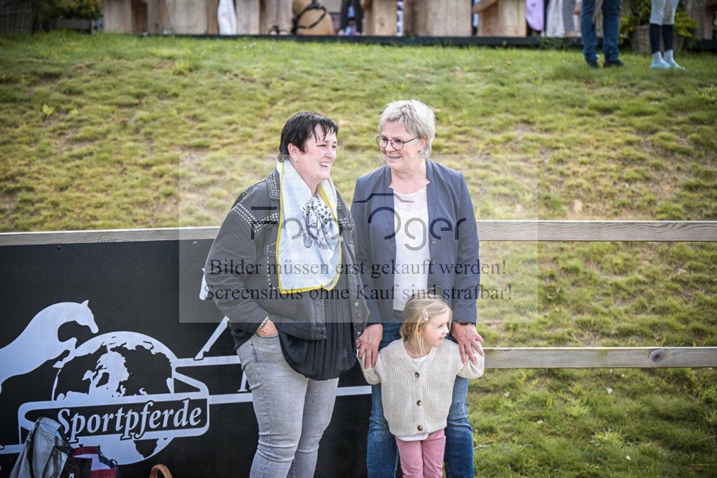 DOS_0002 | Entdecke hochwertige Reitturnierfotos von Foto Oger. Professionell, emotional und authentisch – jetzt Lieblingsmomente im Shop bestellen.Deutschlandweite Turnierfotografie. - Realisiert mit Pictrs.com