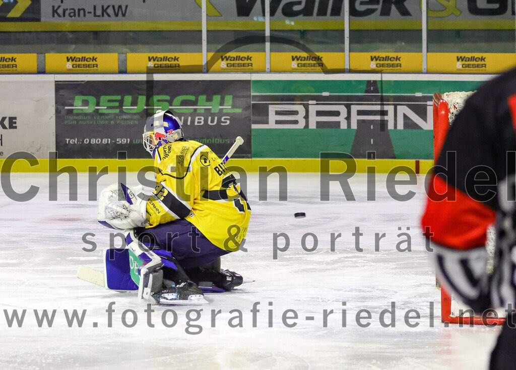 2025-12-19_021_TSV_Erding_gegen_Toelzer_Loewen | Erding, Deutschland, 19.12.2025:Eishockey, Oberliga Süd 2025 / 2026, 27. Spieltag, TSV Erding gegen Tölzer Löwen, Endergebnis: 2:5Torwart Matthias Bittner (Tölzer Löwen, #32)Foto: Christian Riedel / fotografie-riedel.net