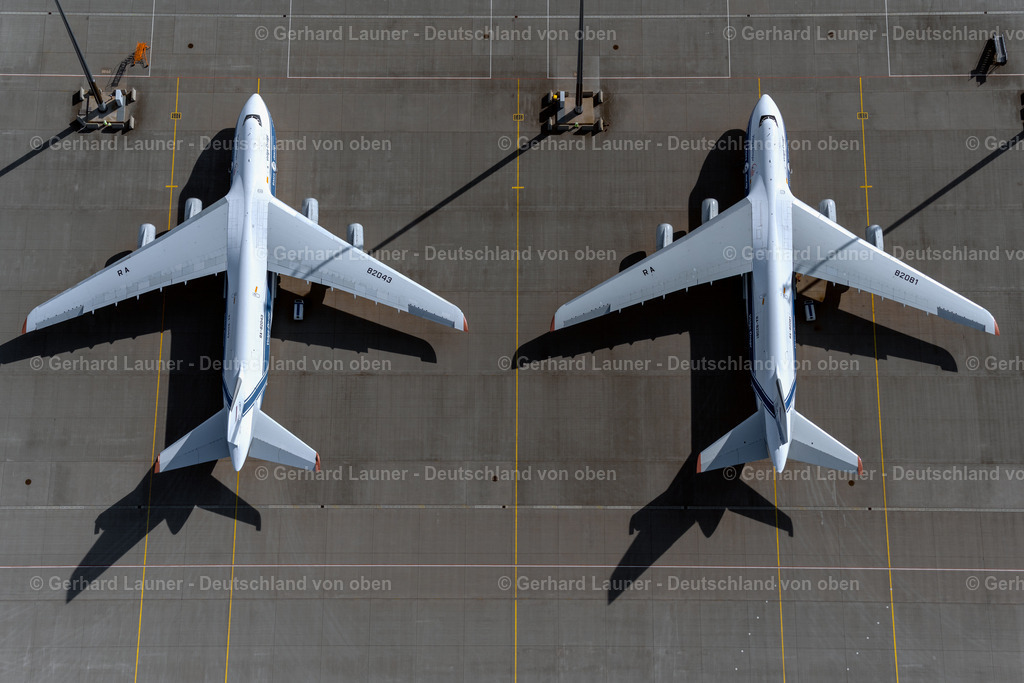4040000 | Russische Großraumflugzeuge auf einer Abstellfläche am Flughafen, Leipzig