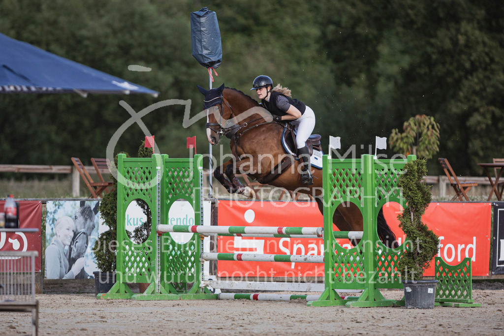 240629_LüPfSpTa_Stil-A-528 | Deine schönsten Turniermomente als professionelle Fotos! Entdecke hochwertige Pferdesport-Fotografie im Online-Shop. Jetzt Fotos finden & bestellen!