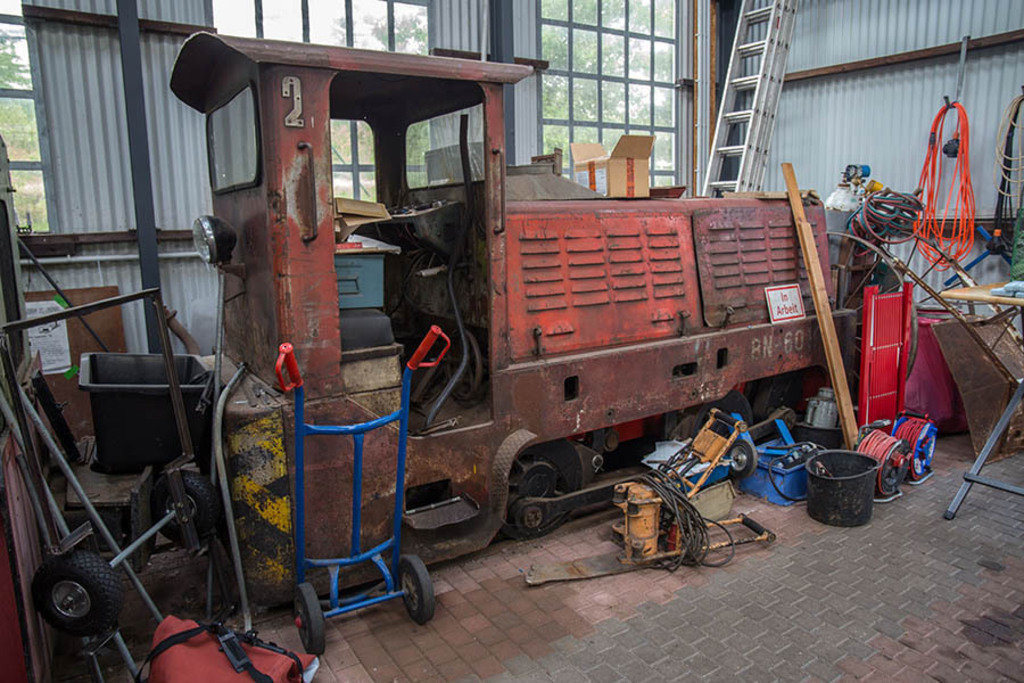 Museumsfeldbahn Lindenau | Entdecke über 20 Kategorien Leipzig-Motive: Foto-Downloads, hochwertige Poster, Leinwand- & Fine-Art-Prints. Jetzt Lieblingsfoto im Bildlexikon Leipzig Shop bestellen!