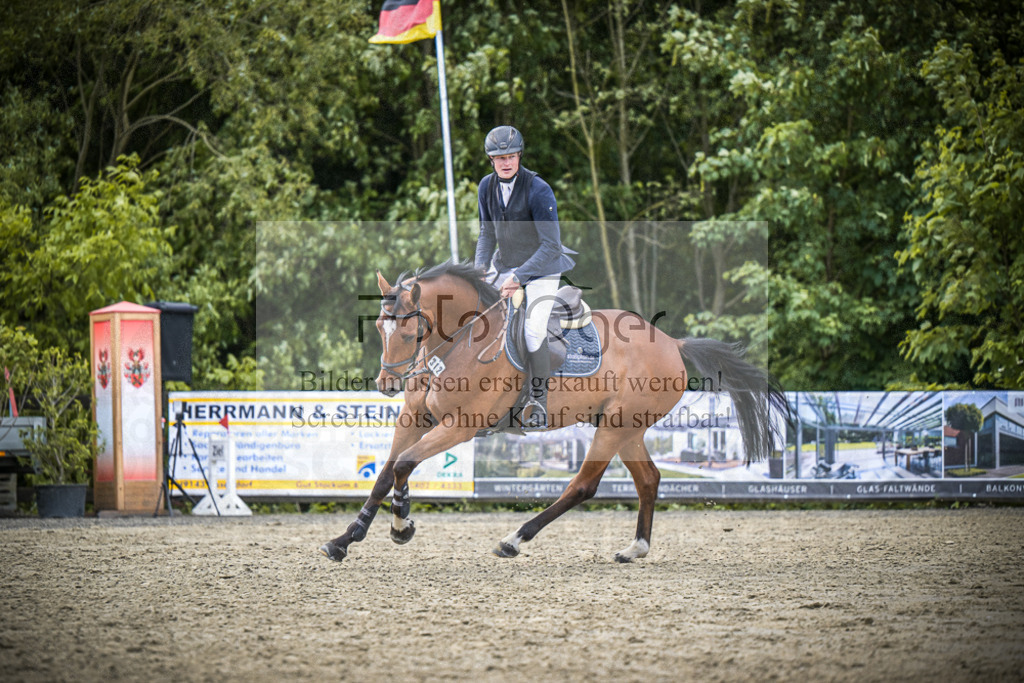 DOS_0230 | Entdecke hochwertige Reitturnierfotos von Foto Oger. Professionell, emotional und authentisch – jetzt Lieblingsmomente im Shop bestellen.Deutschlandweite Turnierfotografie. - Realisiert mit Pictrs.com
